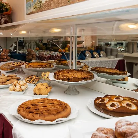 吉奥瓦内拉酒店 3*