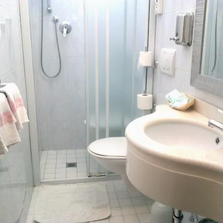 吉奥瓦内拉酒店 酒店 3*