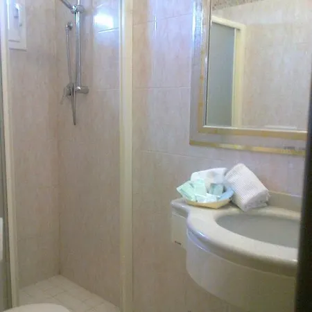 吉奥瓦内拉酒店 酒店