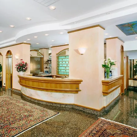 吉奥瓦内拉酒店